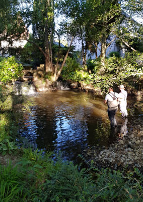 Pêcheurs à proximité des cascades du Moulin Hodoux