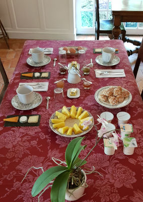 Petit déjeuner au Moulin Hodoux