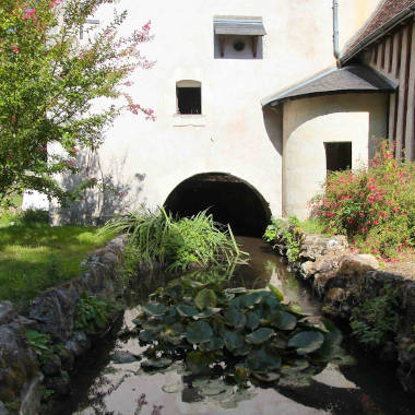 Arrivée au Moulin Hodoux, son four à pain et sa boulangerie